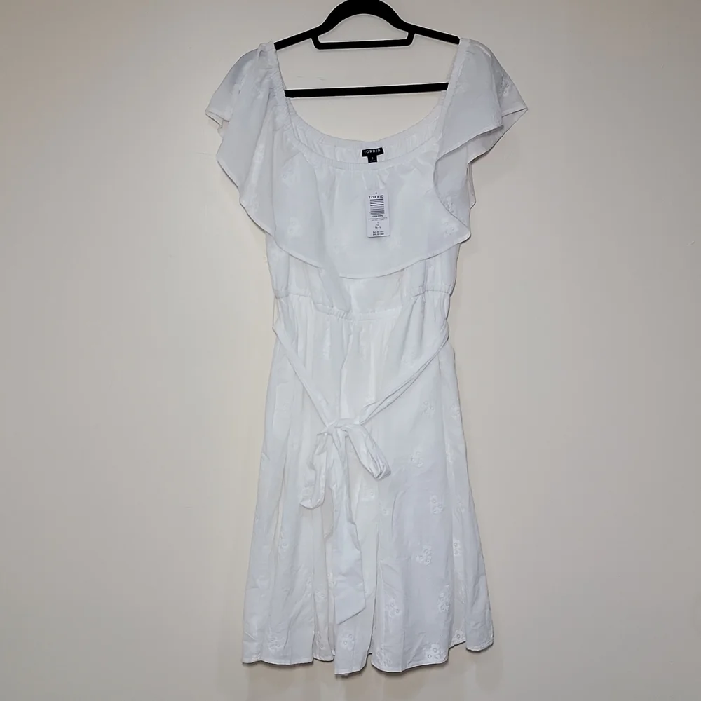 Off the shoulder white embroidered dress - Picture 2 of 7